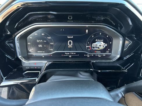 Used 2025 GMC Sierra 1500 Elevation image 11