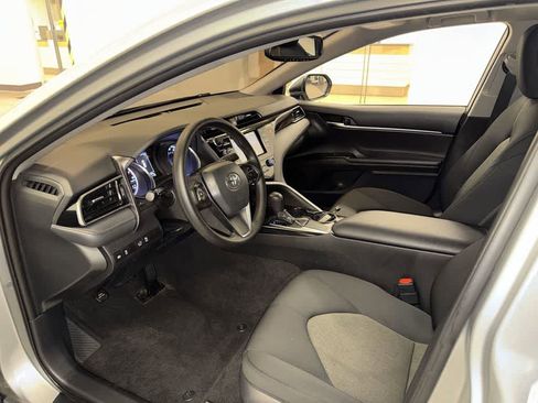Used 2019 Toyota Camry LE w/ Convenience Package FWD image 27