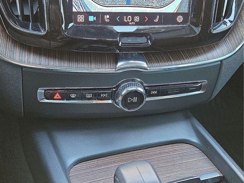 Certified 2023 Volvo XC60 B5 Plus w/ Protection Package Premier image 29