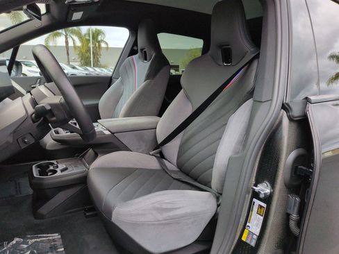 Used 2026 BMW iX xDrive60 w/ M Sport Package AWD/4WD image 16