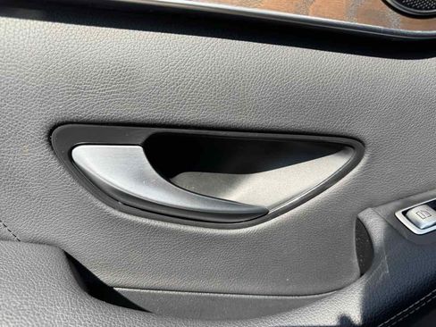 Used 2019 Mercedes-Benz GLC 300 4MATIC w/ AMG Line image 44