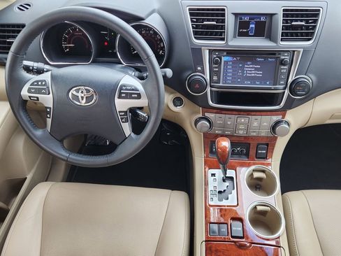 Used 2013 Toyota Highlander Limited image 28
