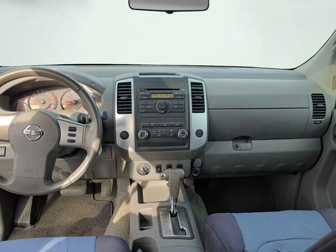Used 2010 Nissan Frontier SE w/ Moonroof Pkg AWD/4WD image 13