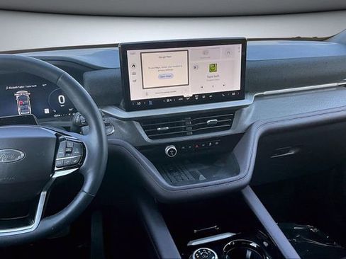 Used 2025 Ford Explorer Platinum w/ LUX Leather Package image 9