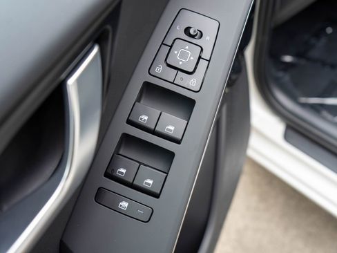 New 2026 Kia Niro Wind FWD image 17