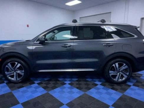 Used 2022 Kia Sorento EX w/ Panoramic Sunroof Package image 5