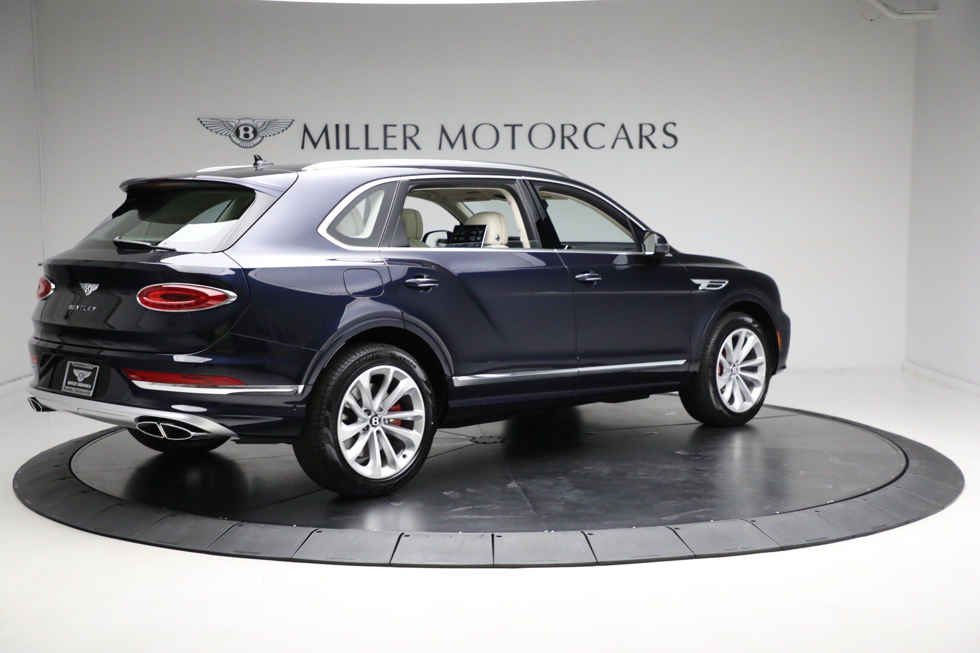 Used 2024 Bentley Bentayga Extended Wheelbase AWD/4WD image 10