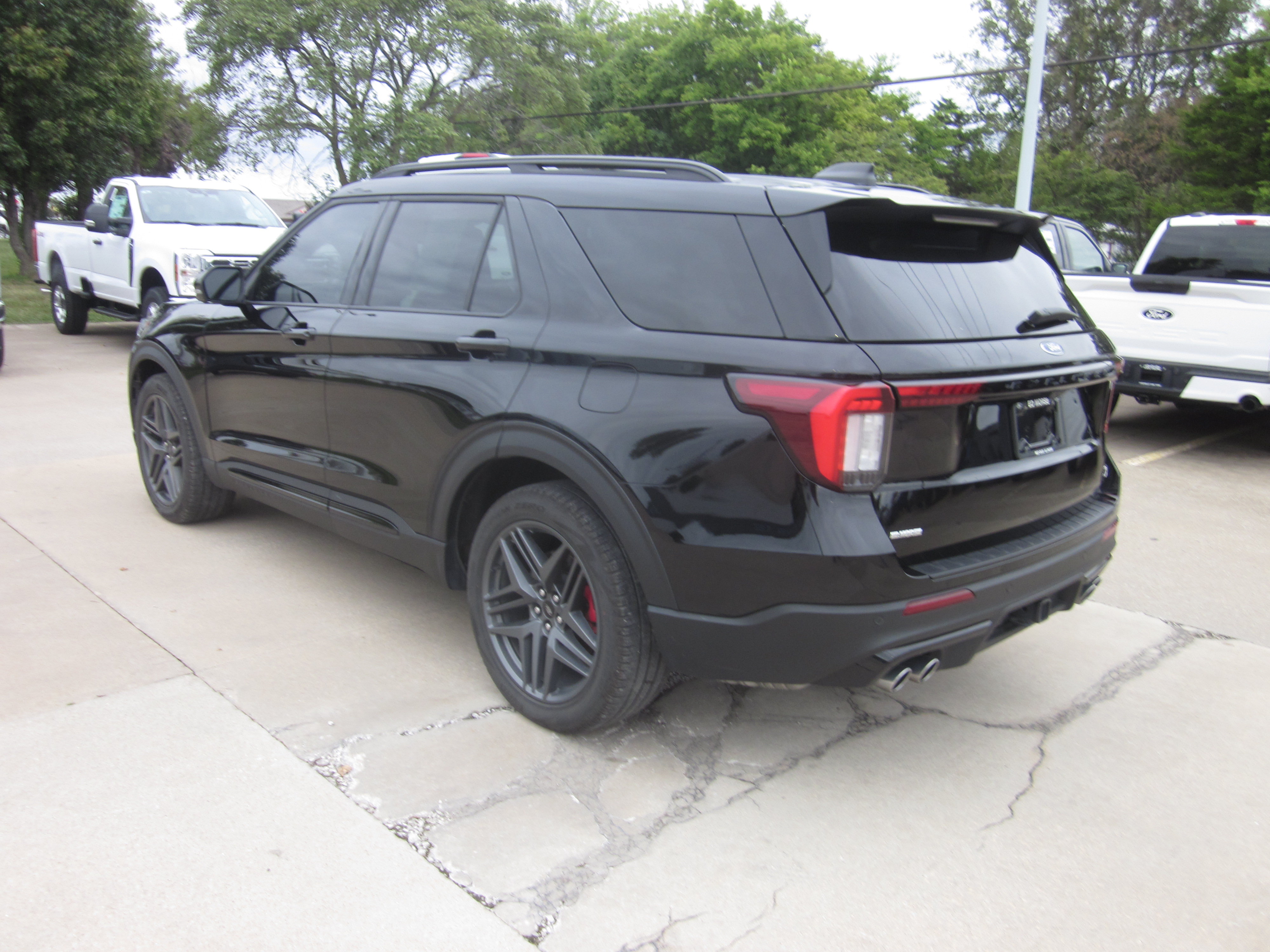 Used 2025 Ford Explorer ST AWD/4WD image 4