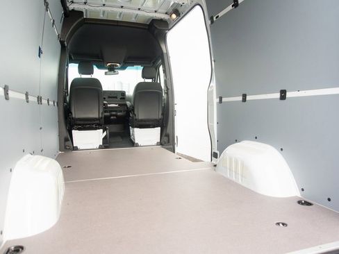 Used 2025 Mercedes-Benz Sprinter 2500 image 33