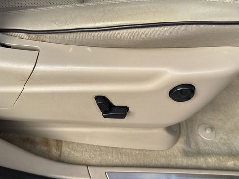 Used 2017 Jeep Grand Cherokee Overland image 46