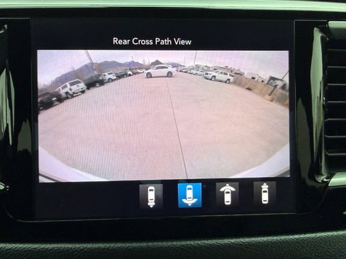 Used 2020 Chrysler Pacifica Touring-L FWD image 43
