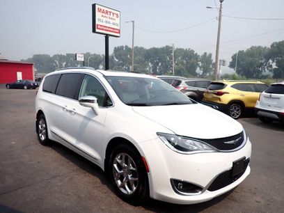Used 2017 Chrysler Pacifica Limited w/ Advanced Safetytec Group