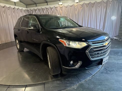 Used 2021 Chevrolet Traverse LT image 3
