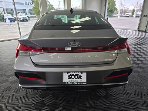 New 2026 Hyundai Elantra Limited image 5