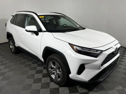 Used 2024 Toyota RAV4 XLE FWD image 3