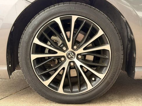 Used 2019 Toyota Camry SE w/ Carpet Mat Package image 12