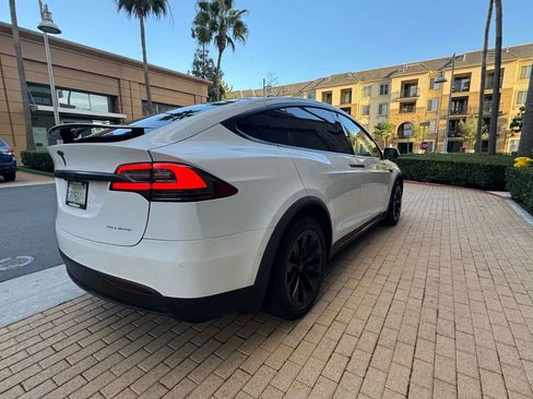 Used 2018 Tesla Model X 75D image 8