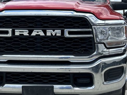 Used 2024 RAM 3500 Tradesman w/ Chrome Appearance Group AWD/4WD image 9