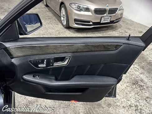 Used 2014 Mercedes-Benz E 550 4MATIC Sedan image 23