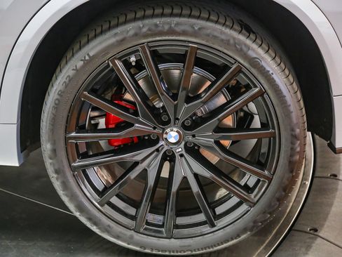 Used 2024 BMW X5 xDrive40i w/ M Sport Package AWD/4WD image 11