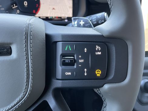 Certified 2025 Land Rover Defender 110 image 22