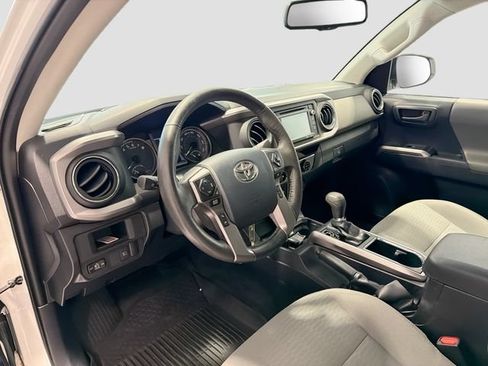Used 2018 Toyota Tacoma SR5 AWD/4WD image 8