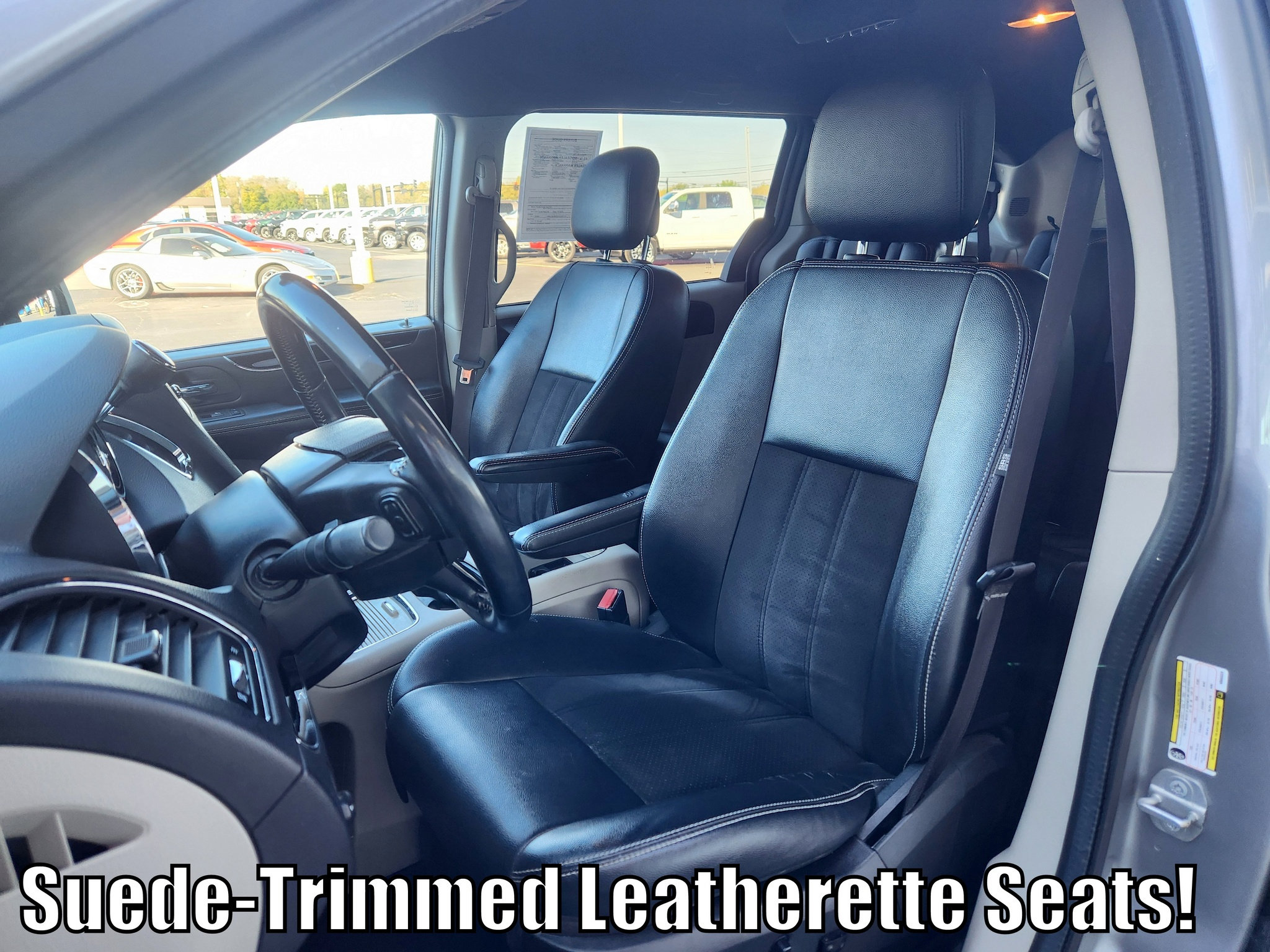 Used 2019 Dodge Grand Caravan SXT FWD image 2