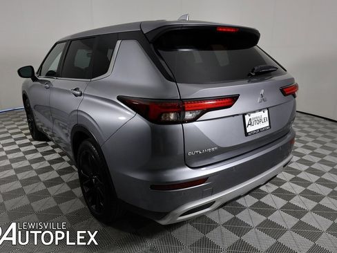 Used 2022 Mitsubishi Outlander SE image 9