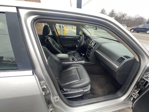 Used 2010 Chrysler 300 Touring image 9