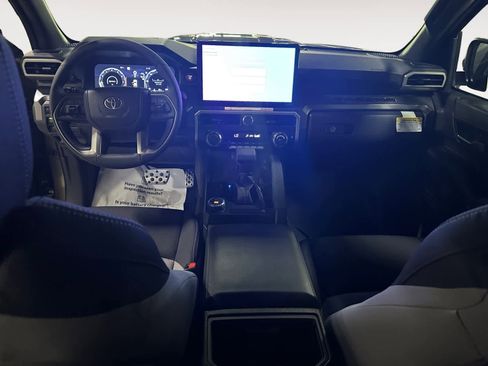 Used 2025 Toyota Tacoma TRD Sport image 12