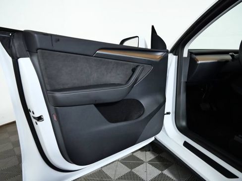 Used 2023 Tesla Model Y Long Range AWD/4WD image 15