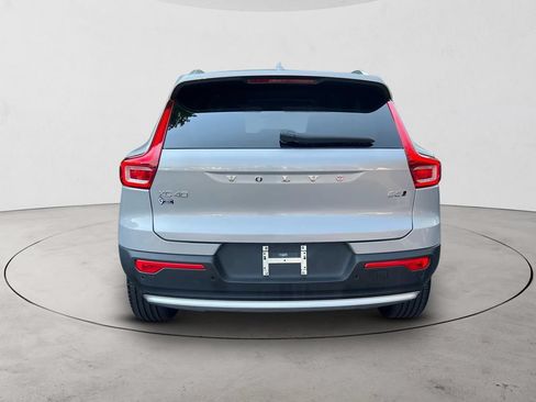 Certified 2025 Volvo XC40 B5 Core AWD/4WD image 4