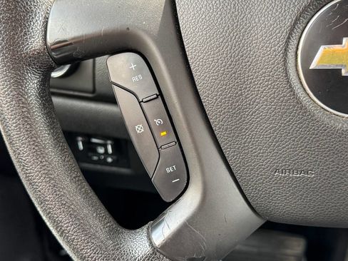 Used 2011 Chevrolet Suburban 2500 image 30