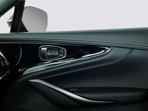 New 2026 Aston Martin DBX 707 image 14