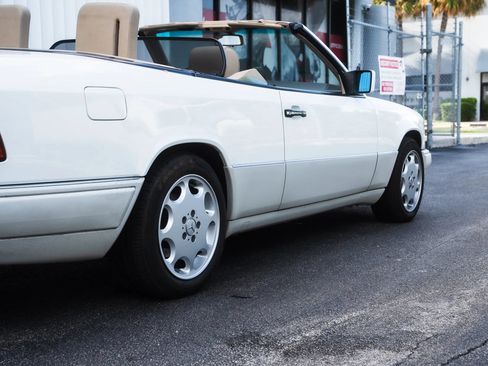 Used 1995 Mercedes-Benz E 320 Convertible image 6