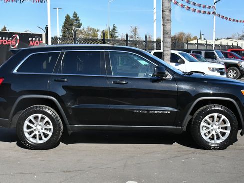 Used 2021 Jeep Grand Cherokee Laredo image 9