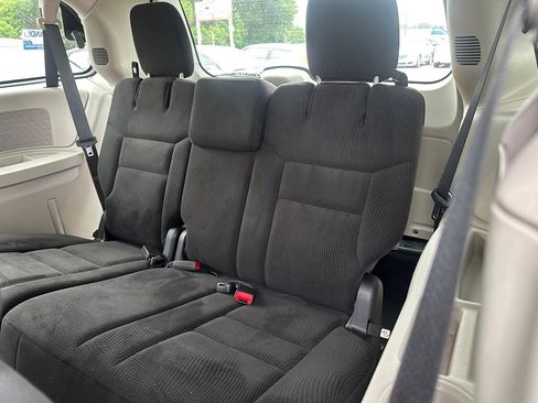 Used 2017 Dodge Grand Caravan SE w/ UConnect Hands-Free Group FWD image 15
