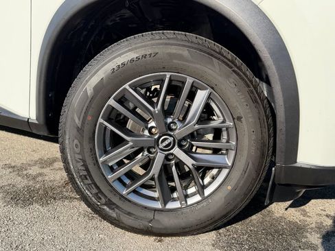 Used 2023 Nissan Rogue S AWD/4WD image 10