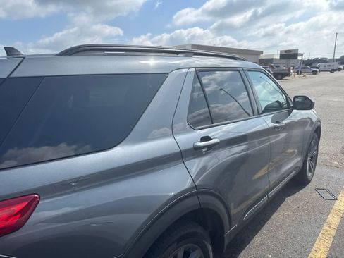 Used 2023 Ford Explorer XLT w/ Equipment Group 202A AWD/4WD image 11
