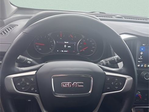 Used 2024 GMC Terrain SLT image 14