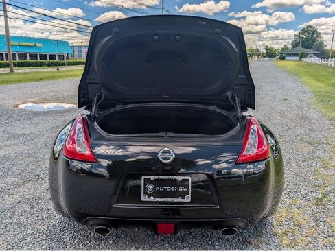 Used 2018 Nissan 370Z Touring RWD image 7
