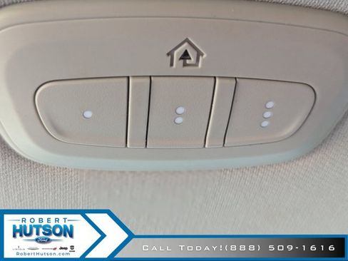 Used 2019 Jeep Cherokee Latitude Plus w/ Comfort/Convenience Group image 28