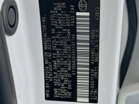 Used 2025 Toyota Camry LE w/ Convenience Package image 12