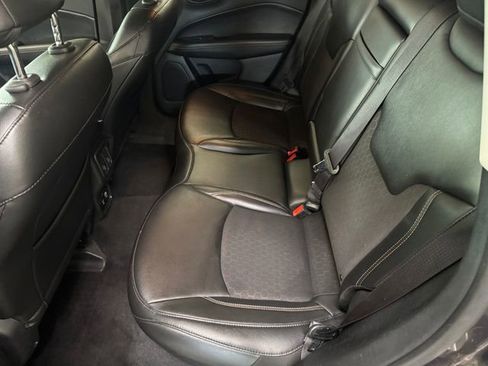 Used 2019 Jeep Compass Latitude w/ Popular Equipment Group AWD/4WD image 21