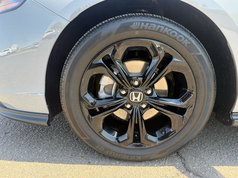 Used 2025 Honda Accord SE image 11