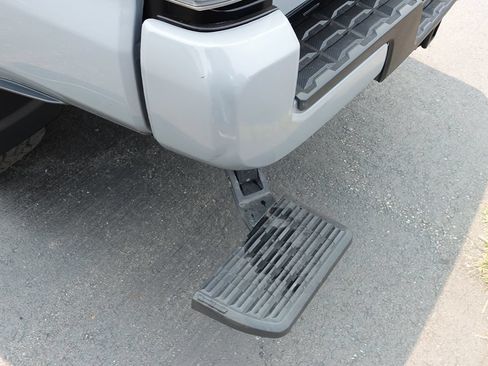 Used 2020 Toyota Tacoma TRD Off-Road AWD/4WD image 11