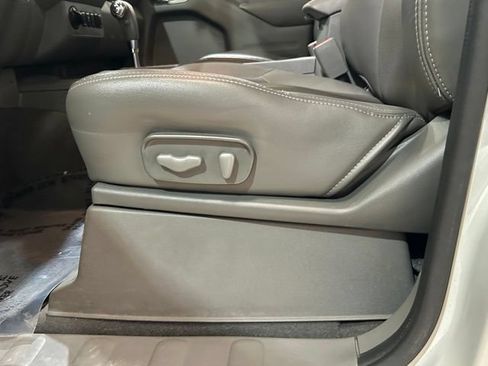 Used 2019 Nissan Frontier SL AWD/4WD image 26