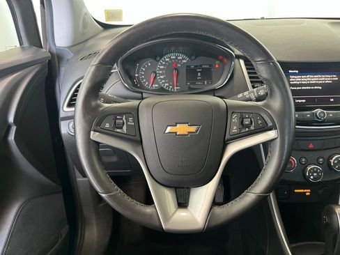 Used 2021 Chevrolet Trax LT w/ Midnight Edition FWD image 5