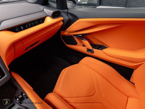 Used 2026 Lamborghini Revuelto AWD/4WD image 6