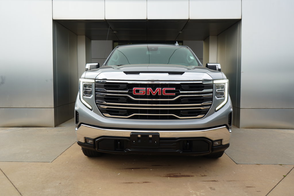 Used 2024 GMC Sierra 1500 SLT RWD image 4